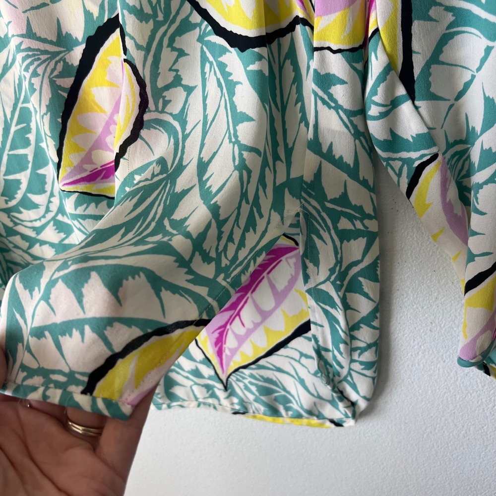 Theory 100% Silk Blouse M Georgette Teal Pink Yellow Tropical Leaf Resort Luxury - Picture 10 of 14